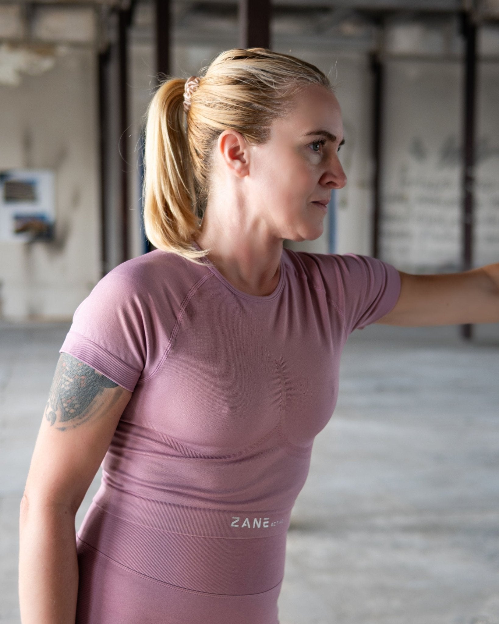 Blush Pink Crop Top kratek rokav - ZANE ACTIVE